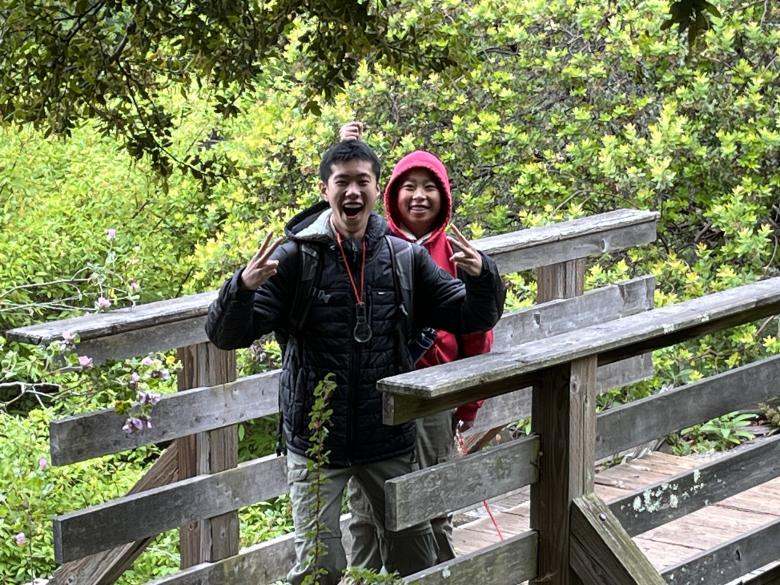 Two poeple on a bridge with trees filling the background /images/botanicgarden/IMG_2772.jpg